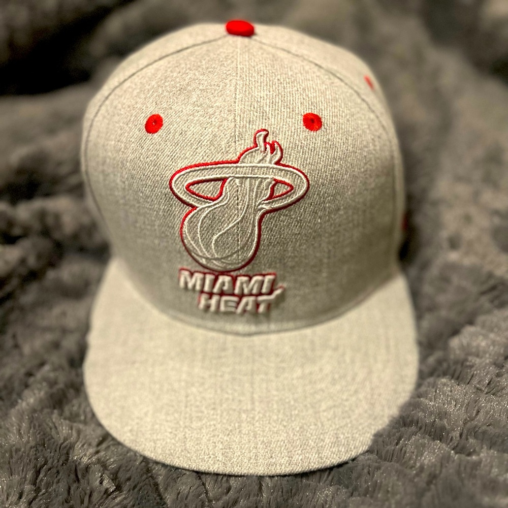 Ultra Game NBA Miami Heat Hat ( Snap Back)